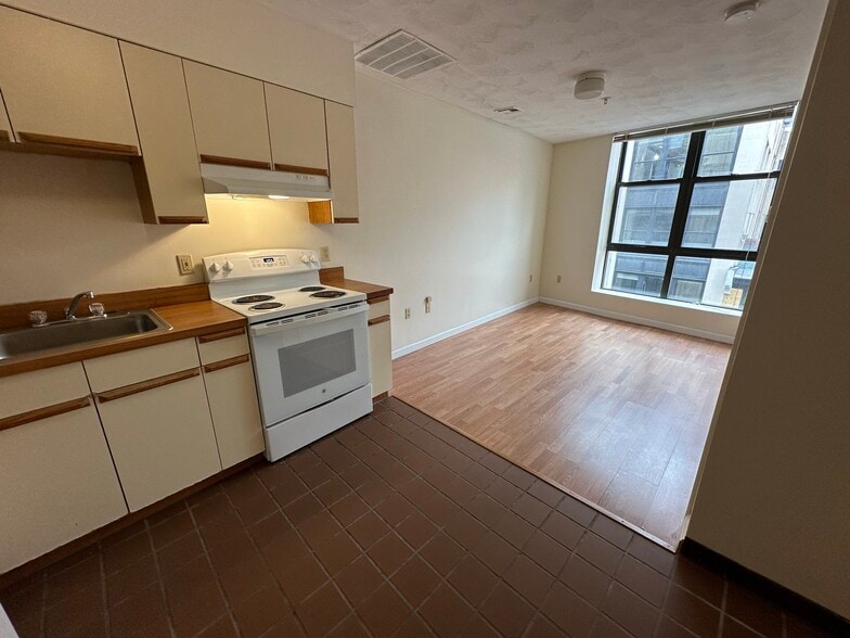 Building Photo - 79 Essex St