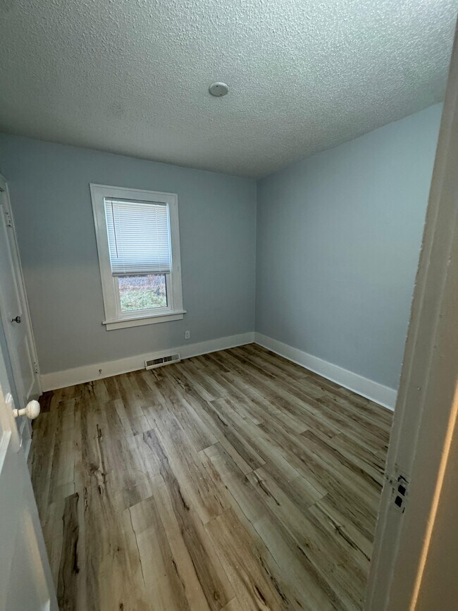 Building Photo - 501 S 34th St