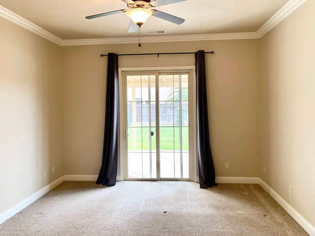 Building Photo - Beautiful 3-Bed, 2-Bath Near Sanger West High School