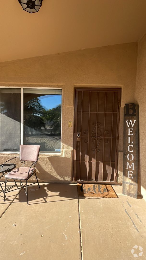 Building Photo - Fully furnished Rental Available Now