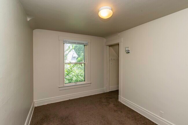 Building Photo - 831 Brookwood Pl