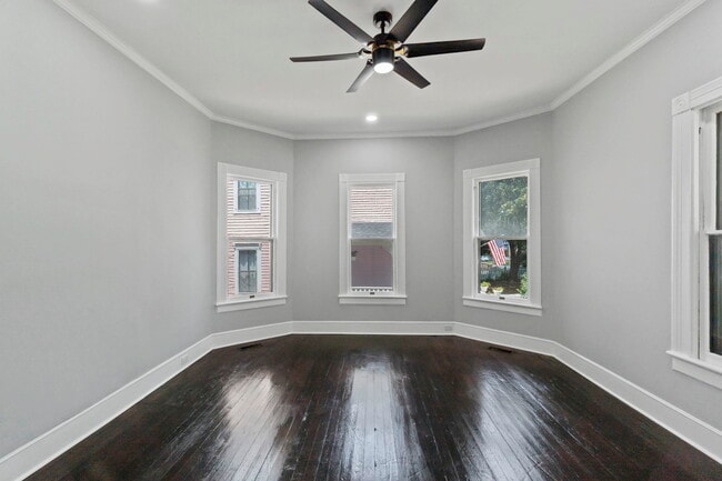 Building Photo - 412 S Ellis St