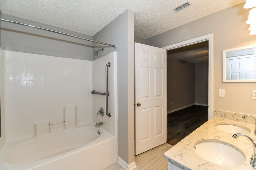 Building Photo - 7324 Ironside Dr W