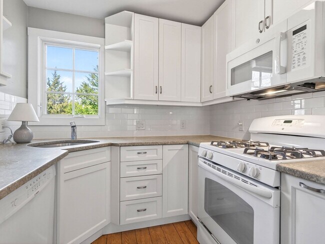 Building Photo - 183 Auburn St