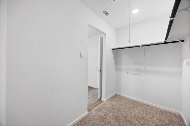 Building Photo - 23235 Teakwood Hills Dr