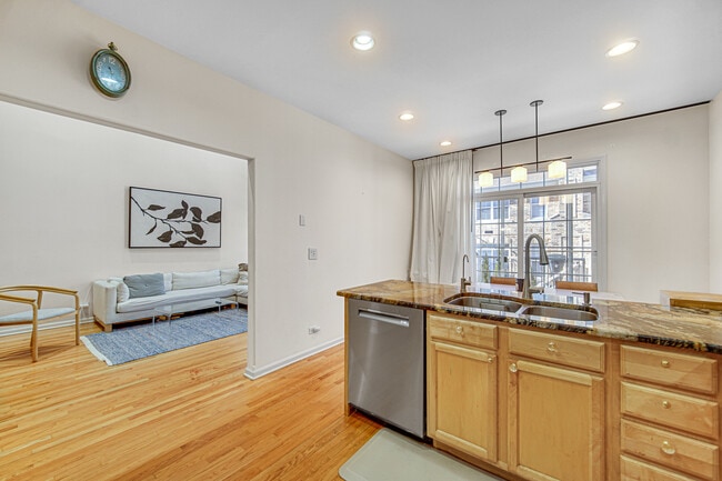 Building Photo - 1264 Sarah Blvd