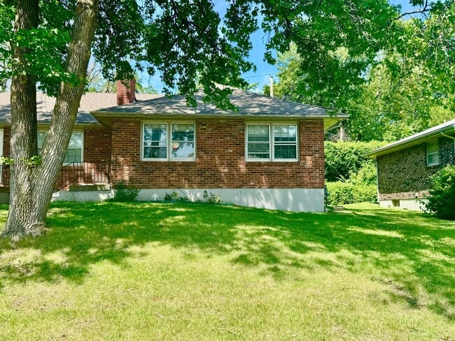 Primary Photo - Ditzler Duplex