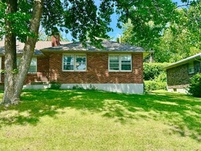 Building Photo - Ditzler Duplex