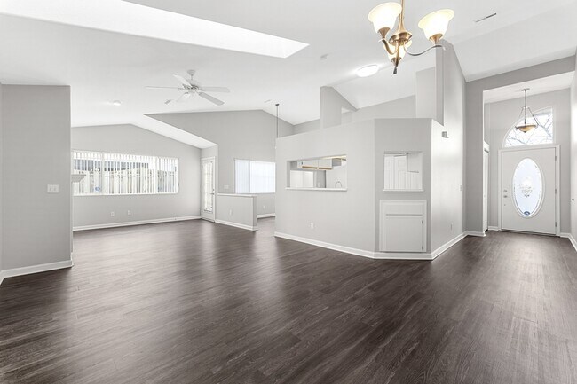 Building Photo - 1009 Shadow Ln