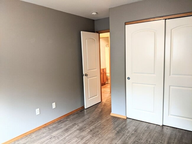 Building Photo - Centrally Located Three Bedroom Home