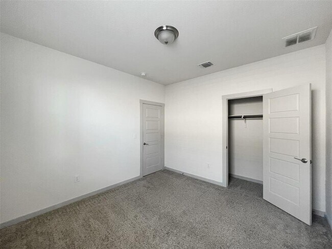 Building Photo - 4609 Tully Dr