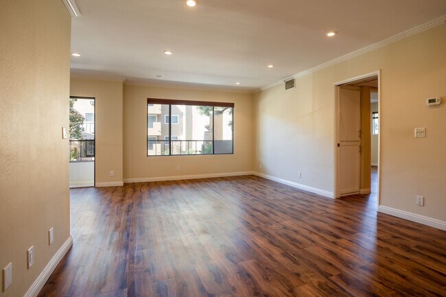 Building Photo - West Hollywood condo