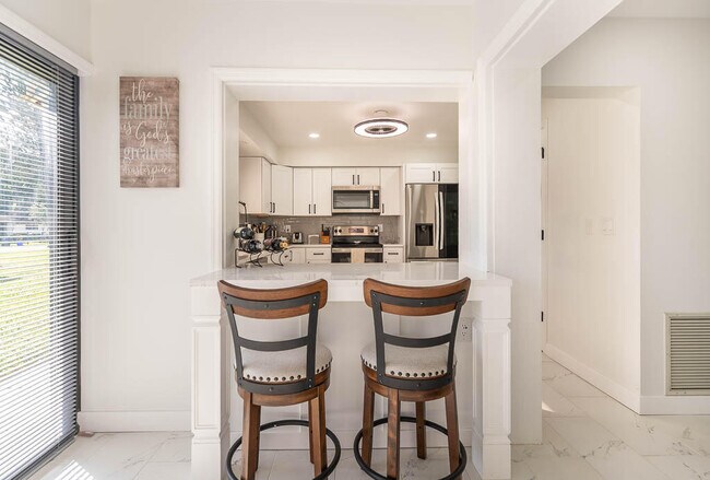 Building Photo - 4760 Greentree Way