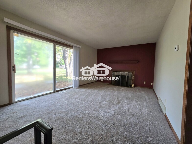 Building Photo - 32 Woodpecker Ridge Rd