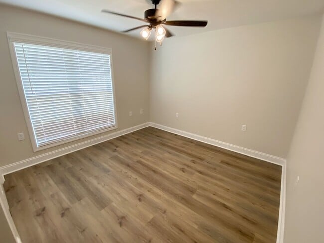Building Photo - Elegant & Spacious 3BD/2BA Home in Hahira ...