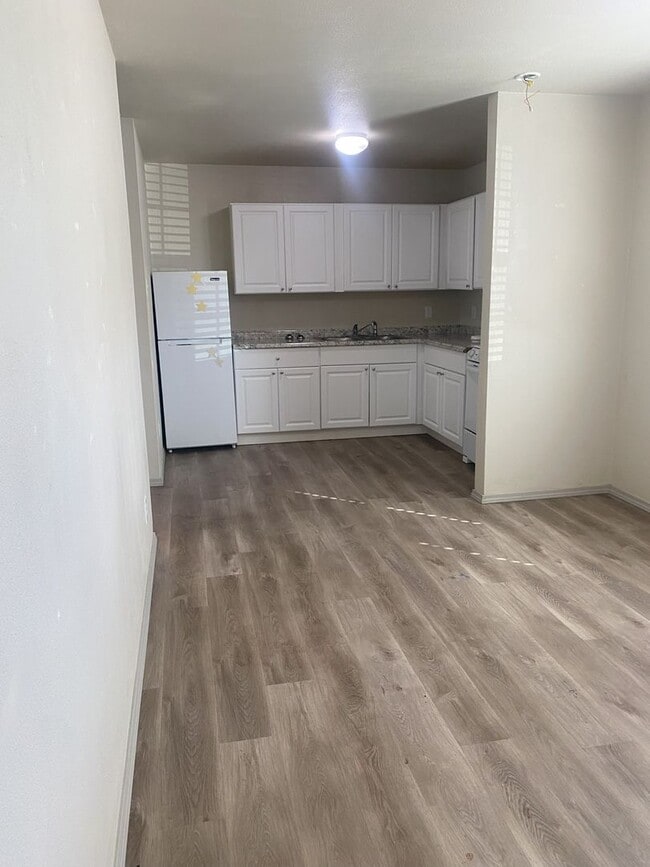 Building Photo - FULLY FURNISHED - ALL BILLS PAID Apartment in Big Spring TX