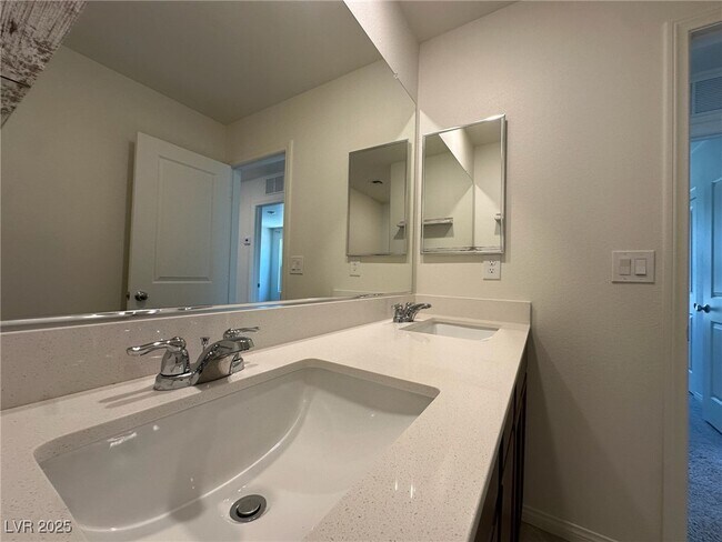 Building Photo - 6988 Sylmar Ave