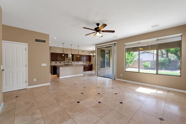 Building Photo - Stunning 5BR House in Chandler