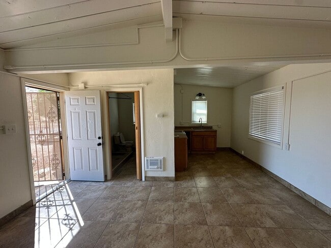 Building Photo - 1 BEDROOM 1 BATH APPLE VALLEY HOME
