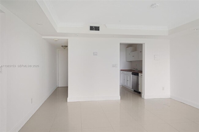 Building Photo - 2000 NE 135th St