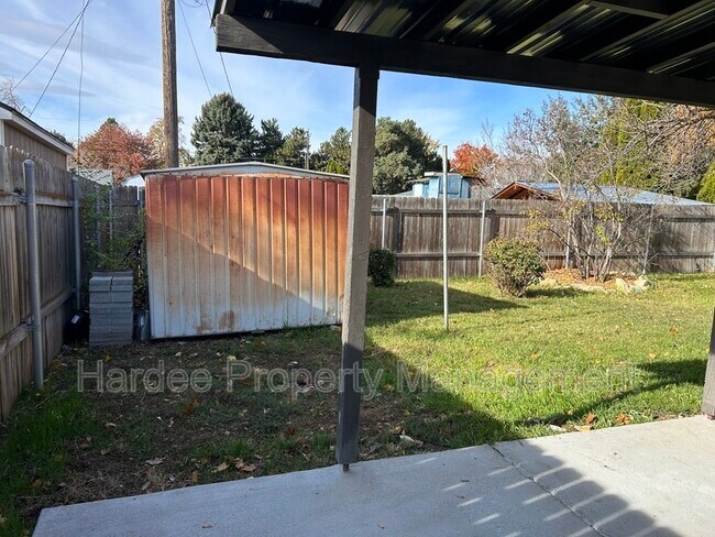 Building Photo - 1835 Broadmoor Dr