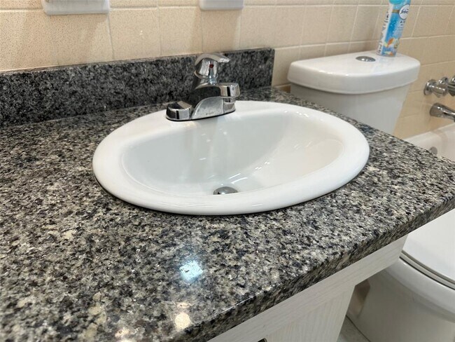 Building Photo - 3607 Cambridge St