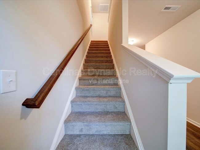 Building Photo - 916 S Battleground Ave