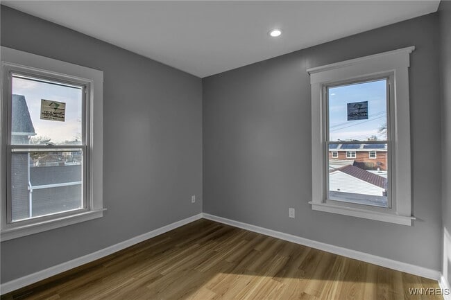 Building Photo - 990 Hertel Ave