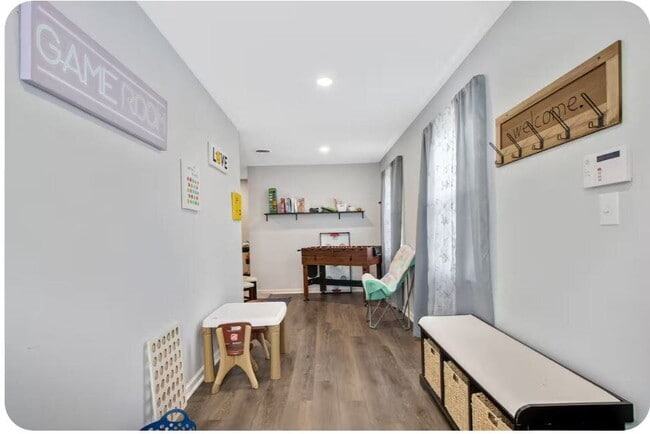 Building Photo - Furnished 3-Bedroom Apartment with Private Entrance and Free Laundry