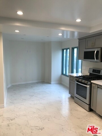 Building Photo - 10336 Wilshire Blvd
