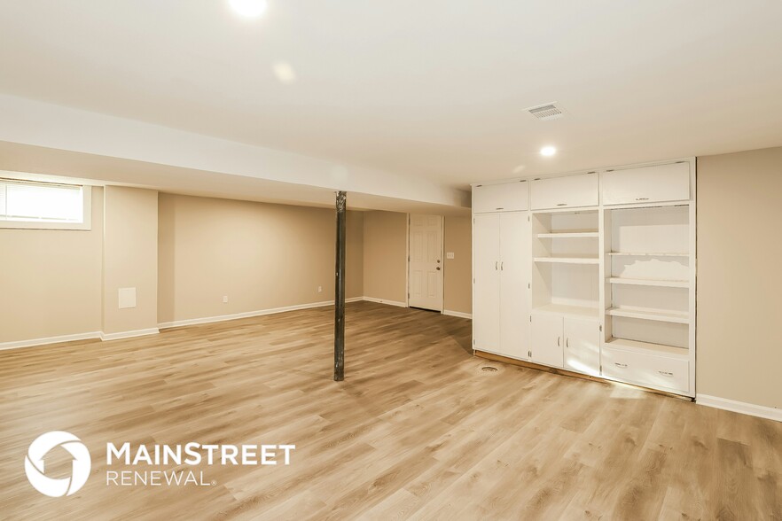 Building Photo - 4037 N Spruce Ave