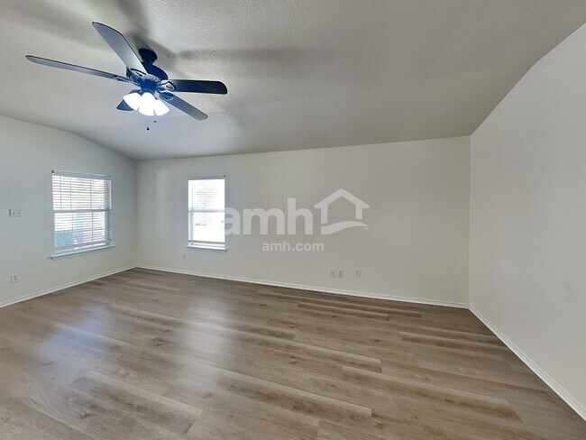 Building Photo - 132 Harness Ln