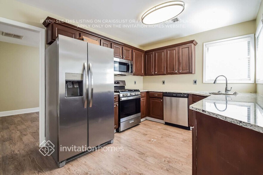 Building Photo - 169 Stoneforest Dr