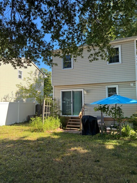 Building Photo - 307 Bayview Dr