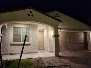 Building Photo - 8948 W Colter St