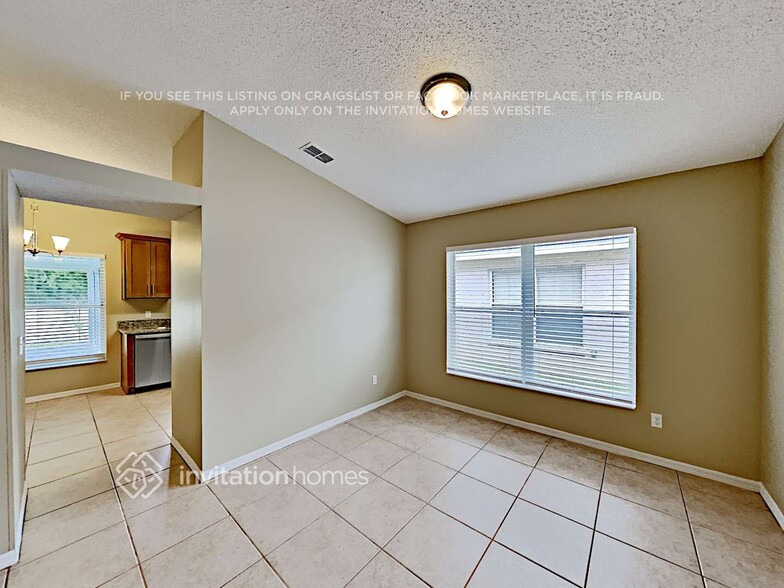 Building Photo - 621 Silver Birch Pl