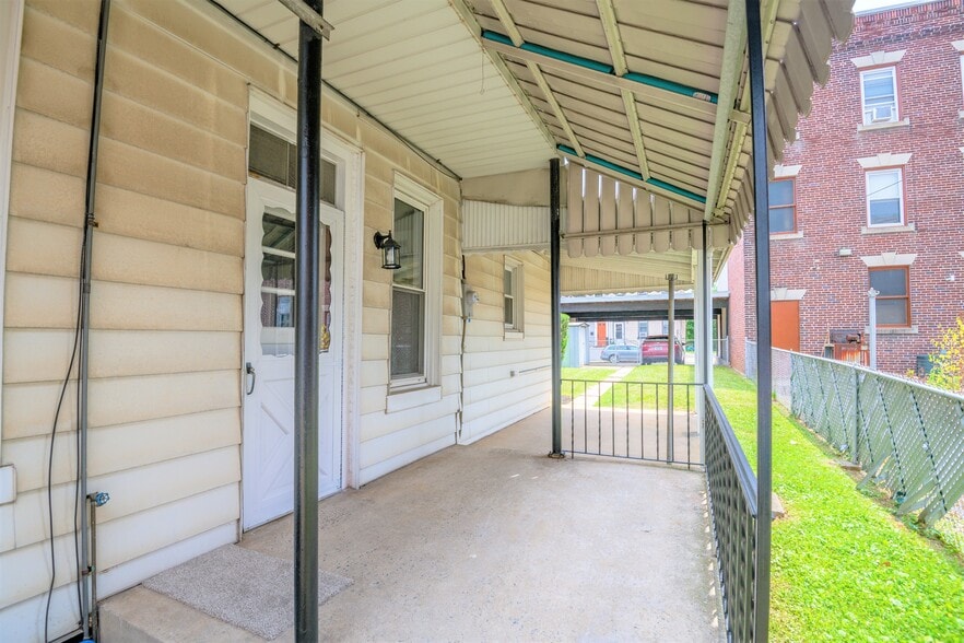 Building Photo - 334 Penn Ave