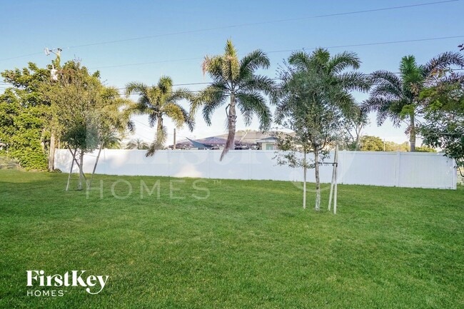 Building Photo - 237 SE 3rd St