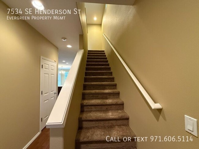 Building Photo - 7534 SE Henderson St