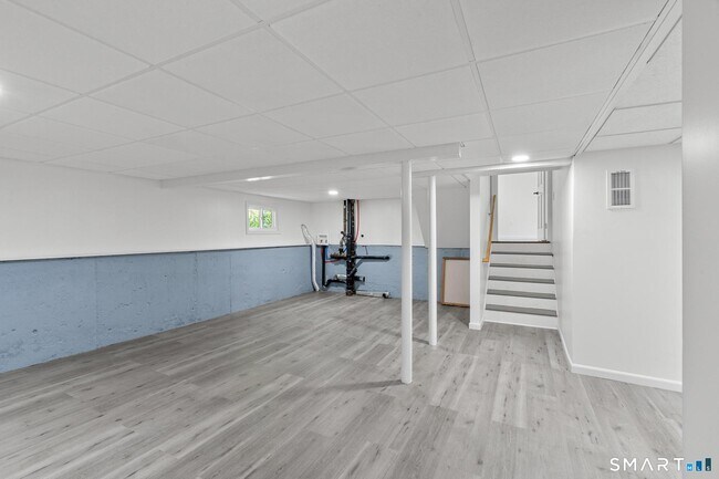 Building Photo - 36 Fuller Dr