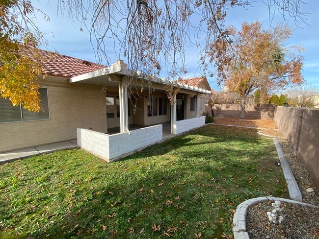 Building Photo - Beautiful 3 bed/2 bath home located near North Las Vegas