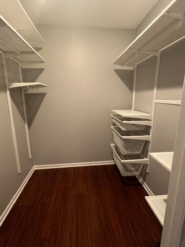 Building Photo - Spacious 2-bedroom, 2-bath condominium offering