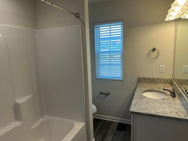 Building Photo - Beautiful 3-bedroom, 2.5-bathroom home in ...