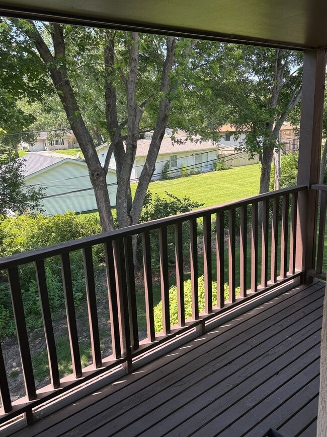 Building Photo - Recently Renovated 2 Bed 1 Bath in Naperville, Ready Now!