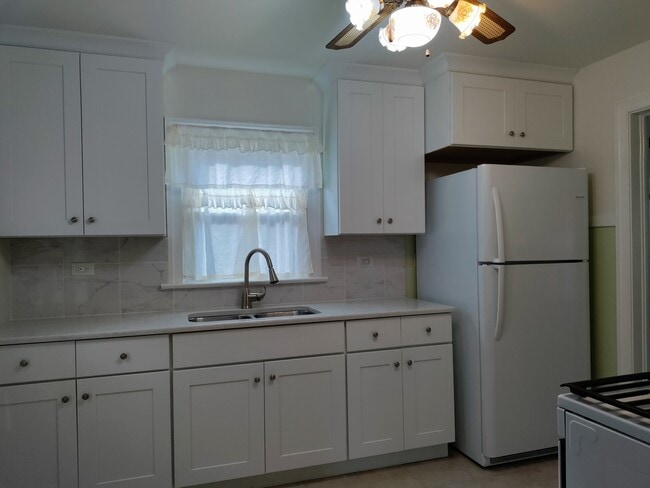 Building Photo - 10455 S Spaulding Ave