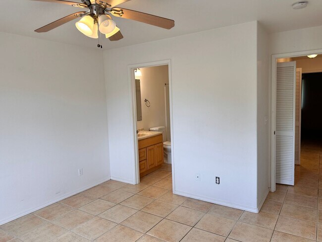 Building Photo - Lease Pending - Ponahawai Quadplex