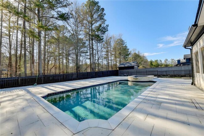 Building Photo - 960 Nours Cir SE