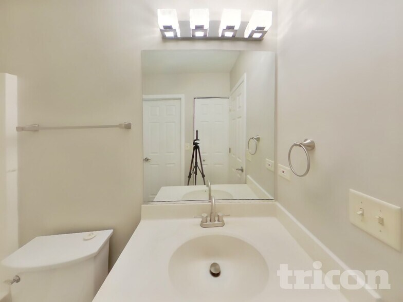 Building Photo - 1609 Heritage Pointe Ct