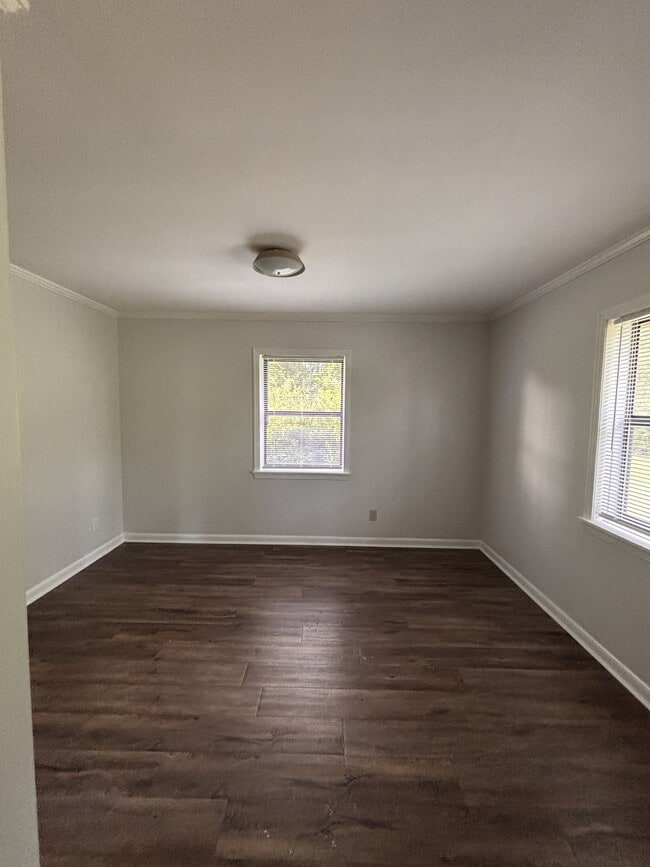 Building Photo - 210 N Edgewood Dr