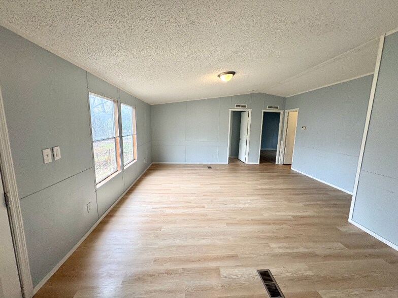 Building Photo - 3913 37th Ave N